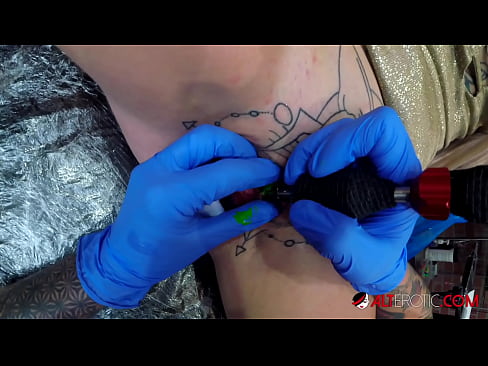 ❤️ tattooed ທີ່ສຸດ Hottie Sully Savage ໄດ້ຮັບ tattoo ສຸດ clitoris ຂອງນາງ ❤️ ໜັງໂປ້ ທີ່ lo.allo-sex.ru